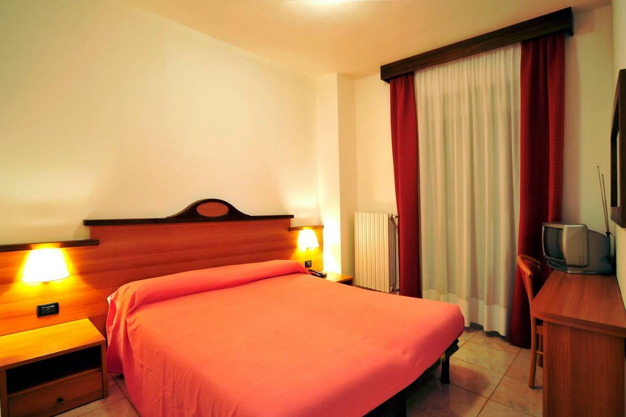 Hotel Ristorante Sasso Remenno Val Masino Екстериор снимка